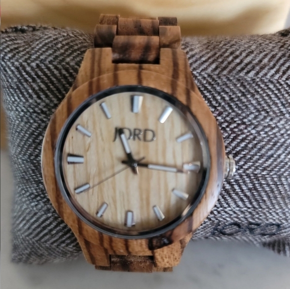 NWOT Jord wooden unisex watch in wooden box. Watch made of real wood. - Picture 3 of 12